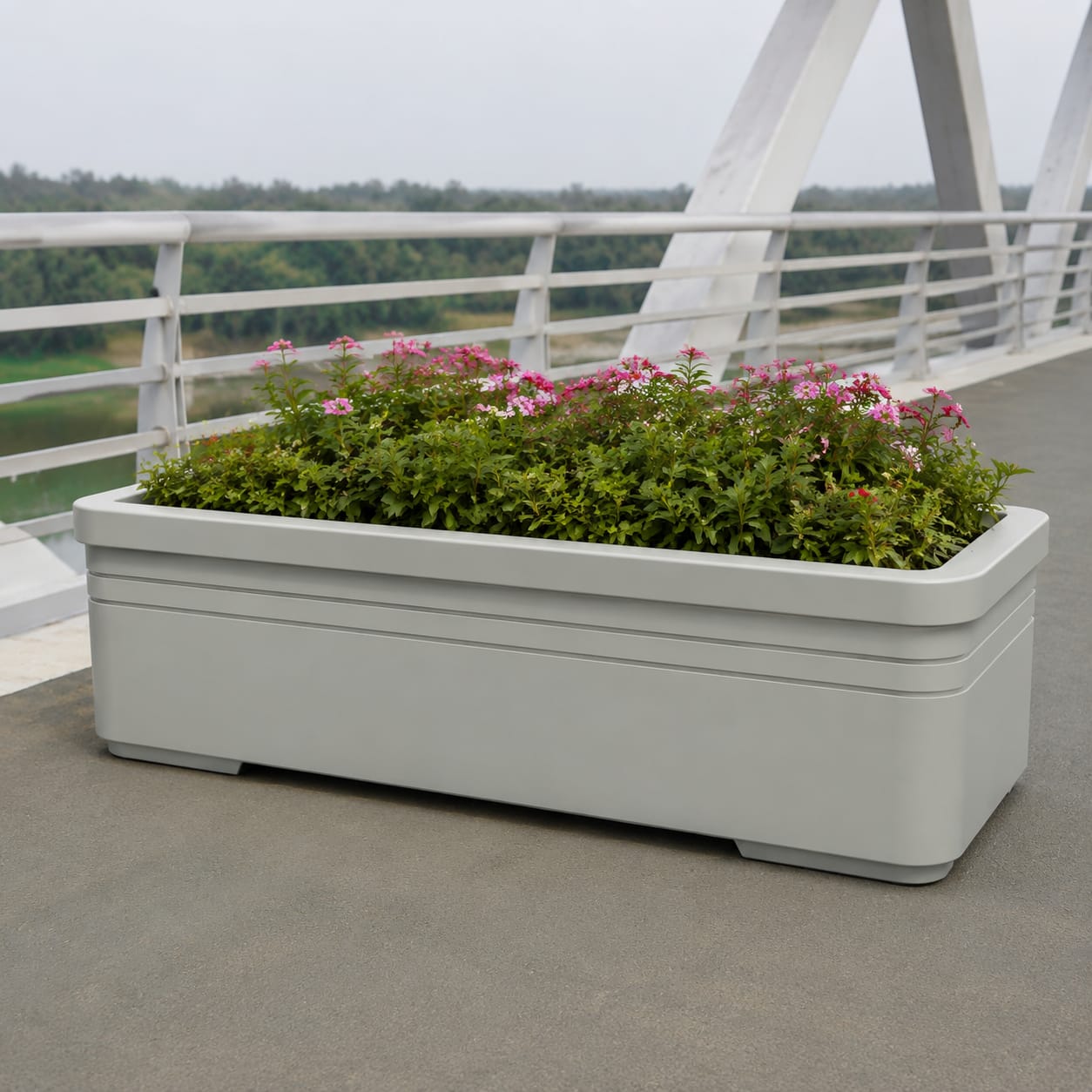 Jardinera para puentes en FRP
